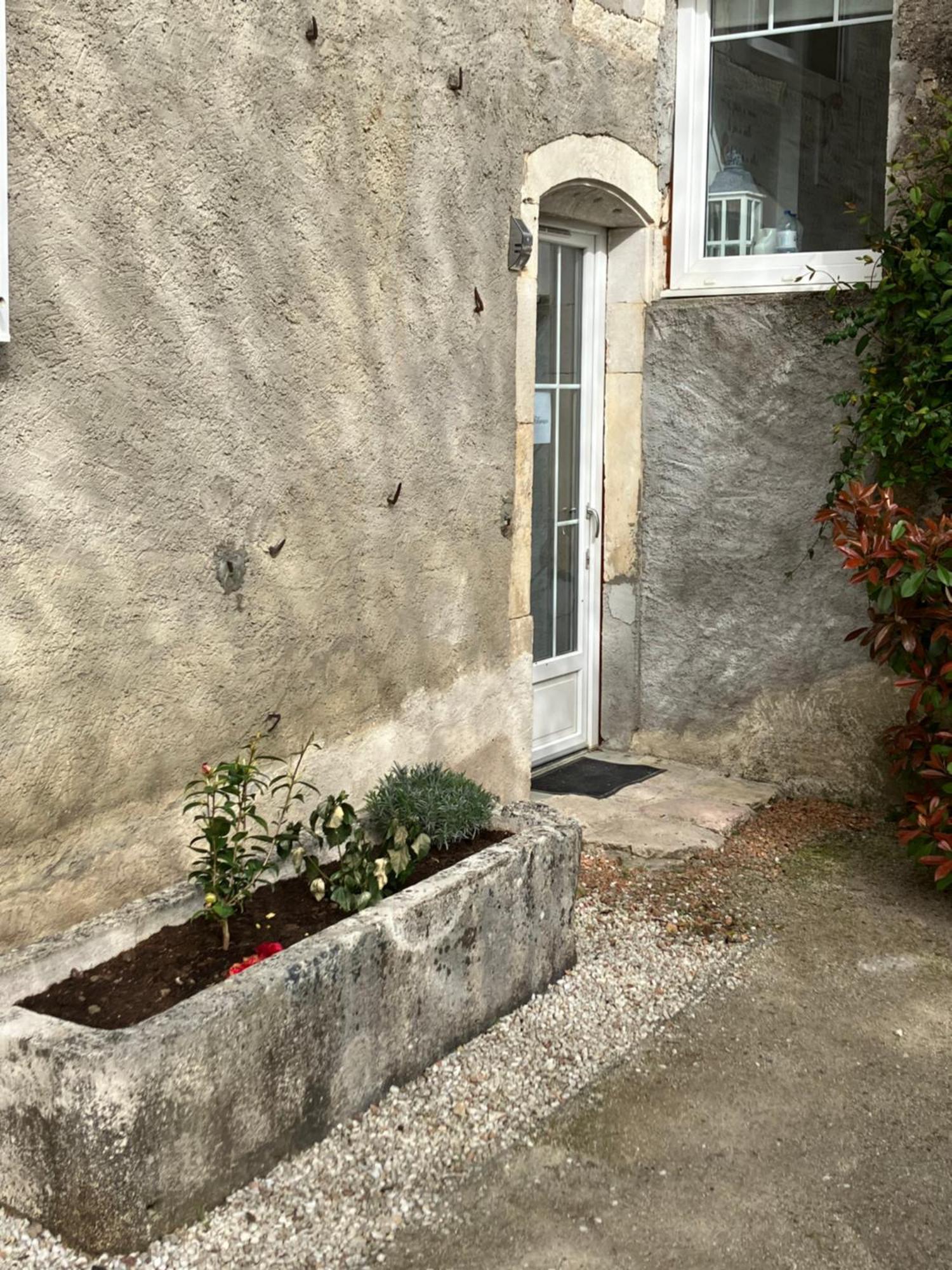 Le Temps Retrouve Hotel Rouvres-la-Chetive Exterior photo